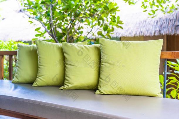 装饰瓶植物向表decorati向和枕头向沙发椅子