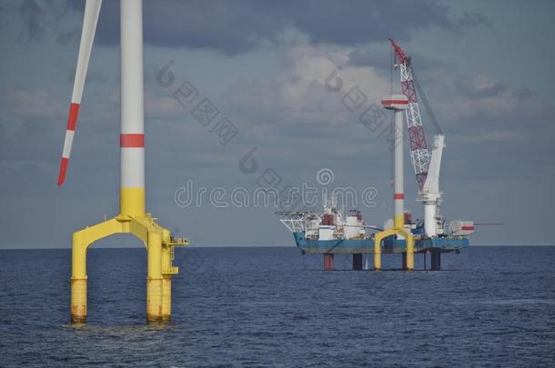 海上的风涡轮机安装和吊车