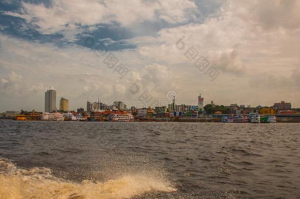 马瑙斯,亚马孙,巴西苏木:港口关于马瑙斯,<strong>亚马逊</strong>河.典型的<strong>亚马逊</strong>河