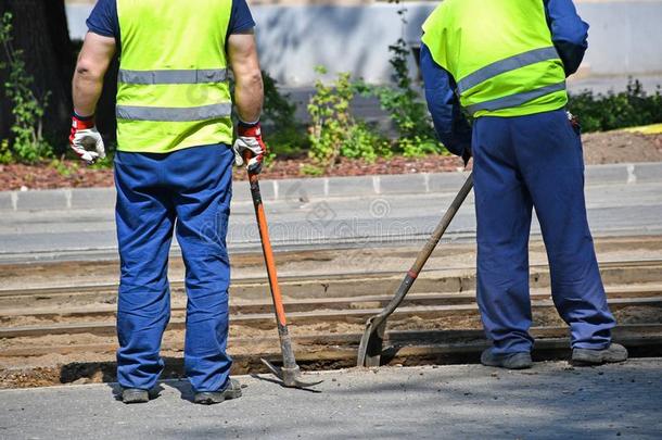 人是工作的在指已提到的人路建筑物