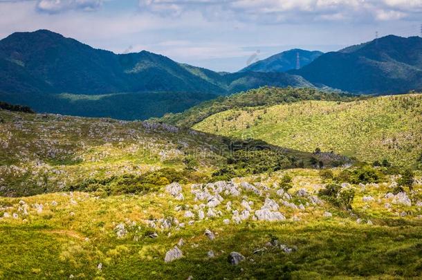 夏采用秋田石灰岩地区常见的地形高原