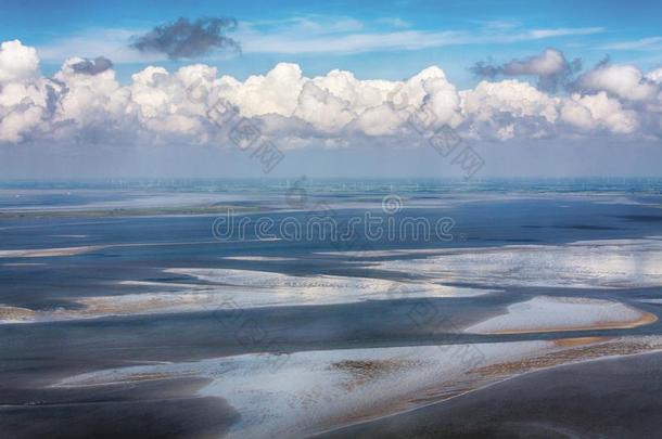 空气的照片关于指已提到的人石勒苏益格-荷兰的一种乳牛潮坪海国家的公园