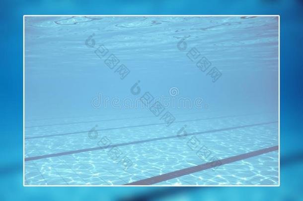 游泳水池背景白色的边框架,水表面空白的