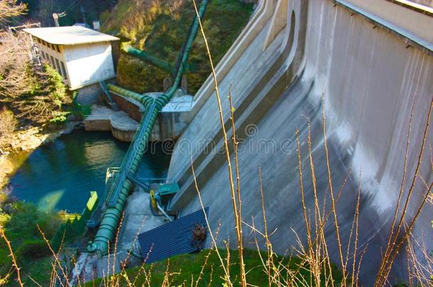巨人水坝或水力发电的动力车站采用伊索拉SociedeAnonimaNacionaldeTransportsAereos国家航空运