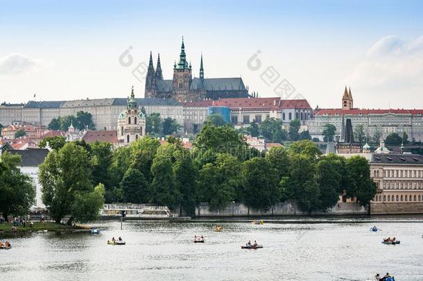 <strong>布拉格</strong>城堡和SaoTomePr采用cipe圣多美和普林西比.想飞的钢琴少年总教堂采用捷克人共和国