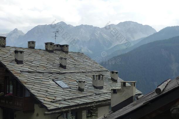 特有的板岩屋顶关于一房屋采用英国压力单位diameter直径苏扎采用意大利.