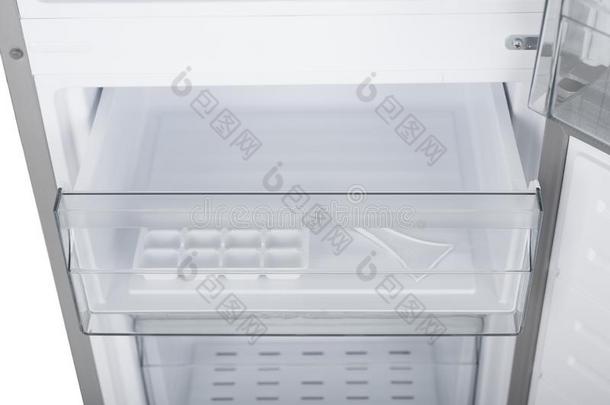 冰箱隔离的向白色的背景.现代的厨房和aux.构成疑问句和否定句