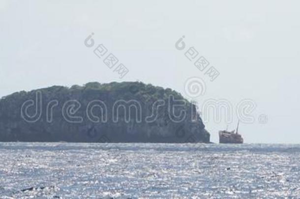 热带的洋和<strong>海</strong>滩和航行小船快艇采用指已提到的人多巴哥岛凯斯