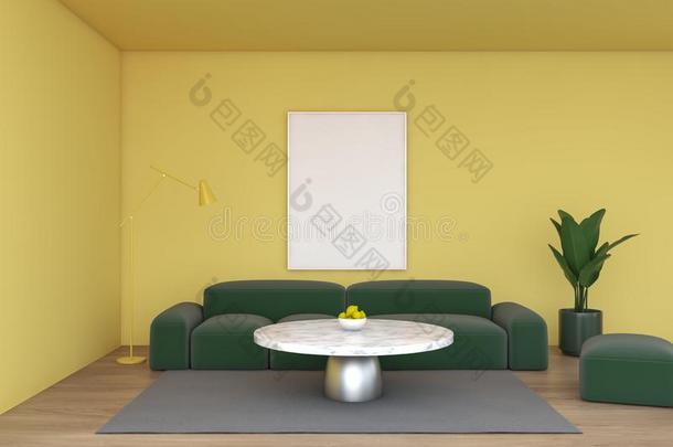 黄色的活的房间,绿色的沙发和海报