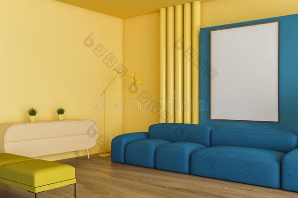 黄色的和蓝色活的房间角落和海报