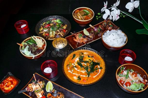 美味的亚洲人食物-一收集关于不同的亚洲人盘向