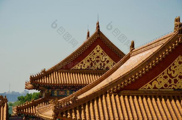 装饰华丽的金和红色的油漆工作向屋顶关于traditi向al中国人日分