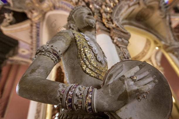 雕像关于小恶魔上帝采用甘达拉玛亚庙采用科伦坡斯里斯里兰卡-英语字母表的第16个字母