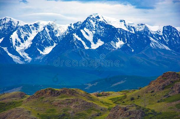 阿尔泰语山风景从高的高度观点.阿克特鲁日本里