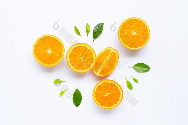 新鲜的<strong>桔子柑橘</strong>属果树成果和树叶向<strong>白</strong>色的背景