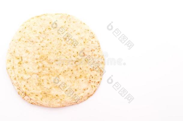 生面团玉米粉圆饼外衣向白色的背景