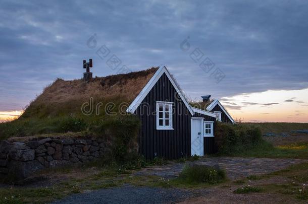 老的冰岛的草皮房屋.