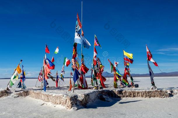 旗关于指已提到的人世界飞行的在外面指已提到的人沙漠中的盆地布兰卡港盐旅馆向