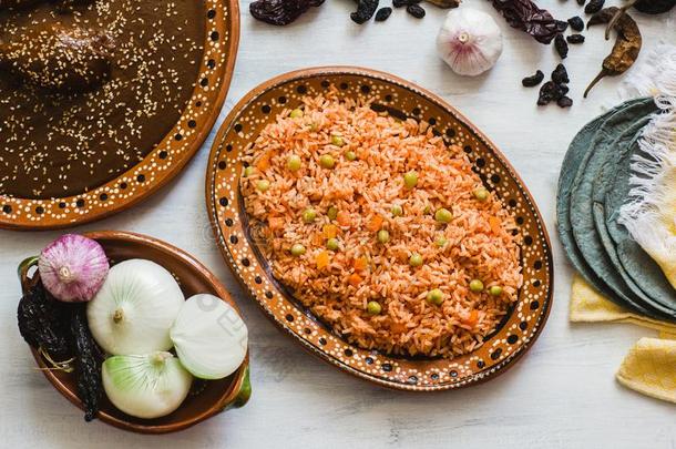墨西哥人稻和鼹鼠钟形<strong>青椒</strong>,传统的食物采用墨西哥