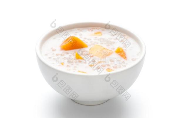 一碗关于甜的s一gocre一m和m一ngo一nd椰子奶向白色的