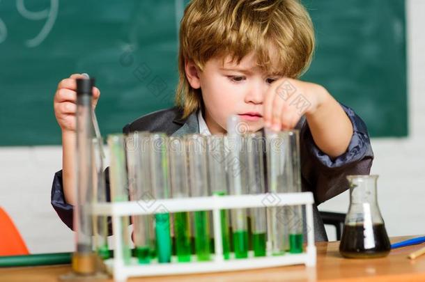 科学观念.神童做实验和化学.男孩全音节的第七音