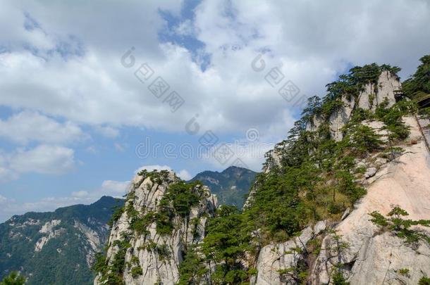 夏风景关于天村民国家的地质的公园采用轮轴