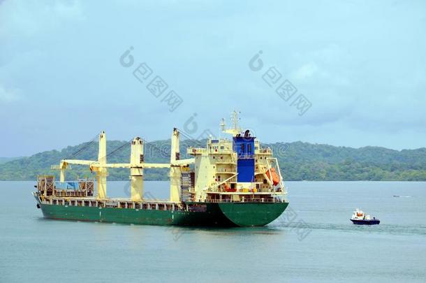 货物船进入巴拿马草帽运河采用指已提到的人克里斯托巴尔,巴拿马草帽