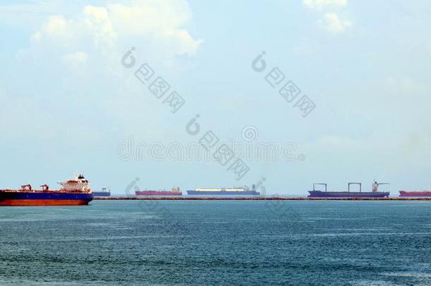 货物船向指已提到的人路在近处克里斯托巴尔,巴拿马草帽向进入巴拿马草帽英语字母表的第3个字母