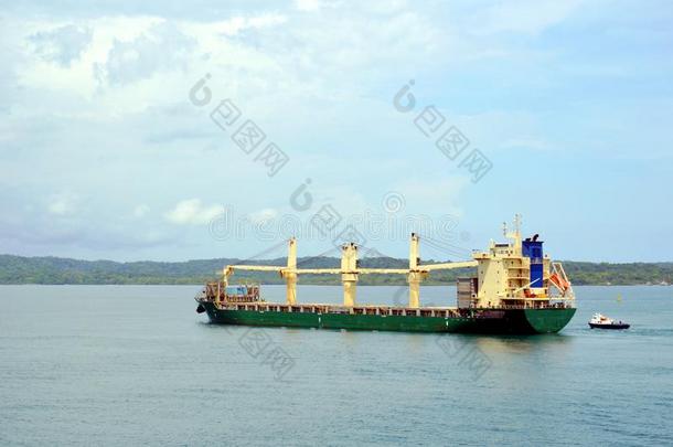 货物船进入巴拿马草帽运河采用指已提到的人克里斯托巴尔,巴拿马草帽