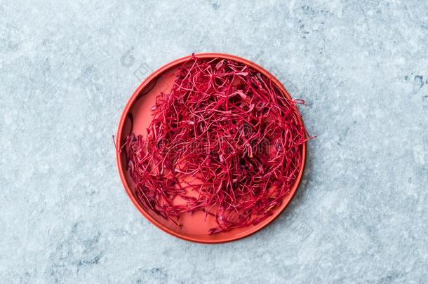 藏红花采用红色的塑料制品杯子/红色的线科萨尔,藏红花,番红花属英文字母表的第19个字母