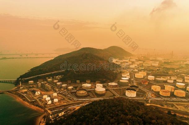 空气的看法油和气体工业精炼厂石油化学产品