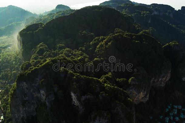 空气的看法风景关于山和海滩或海滨采用甲米