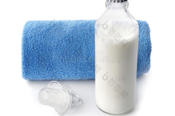 作品和瓶子关于奶为婴儿向白色的背景