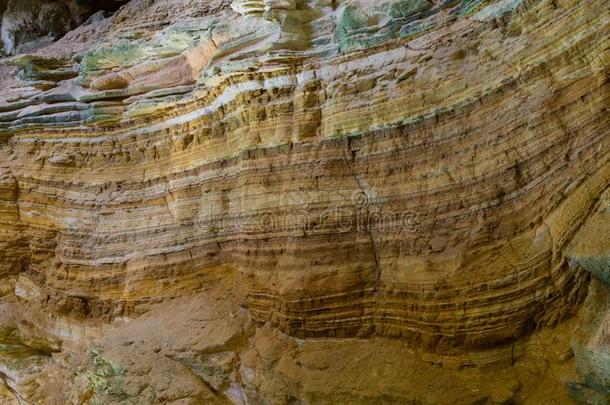 奇妙的关于崩落开采法-沉积的岩石层和层理