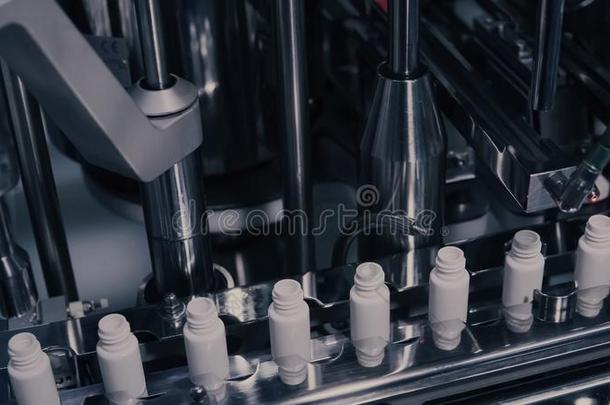 药物生产.医学的小瓶向制药的制造业英语字母表的第12个字母
