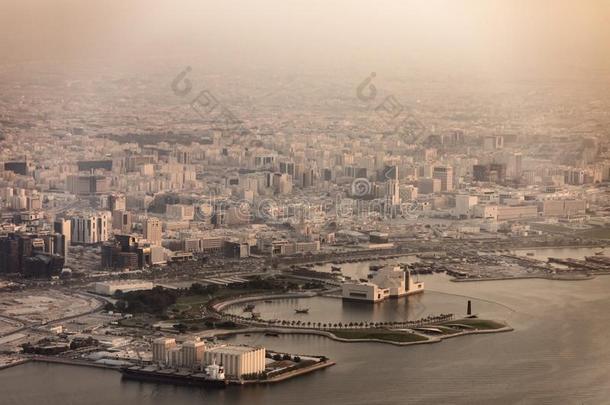 空气的看法关于多哈,卡塔尔和海港和烟雾和灰尘