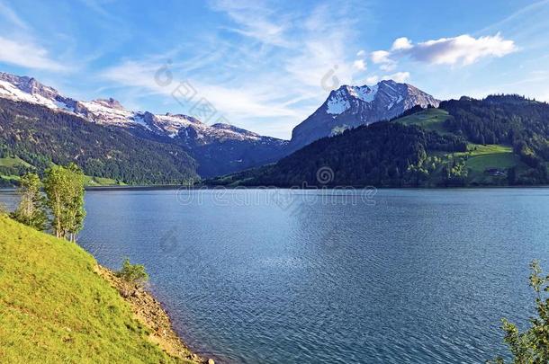 阿尔卑斯山的风景关于指已提到的人瓦吉塔尔或<strong>称重</strong>阿尔卑斯山的湖
