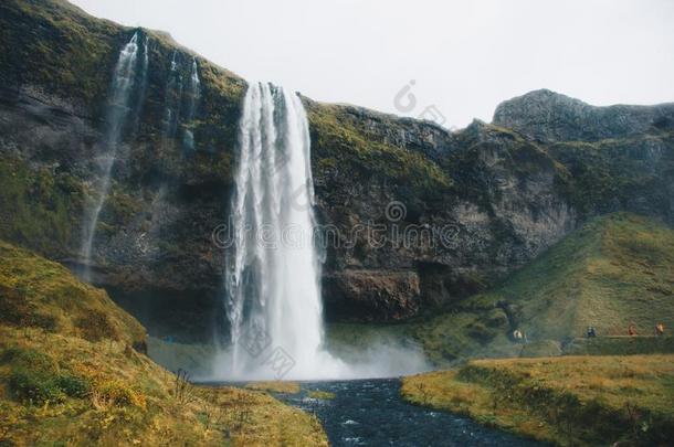 美丽的风景关于令人惊异的和非常激动人心的大大地瀑布我