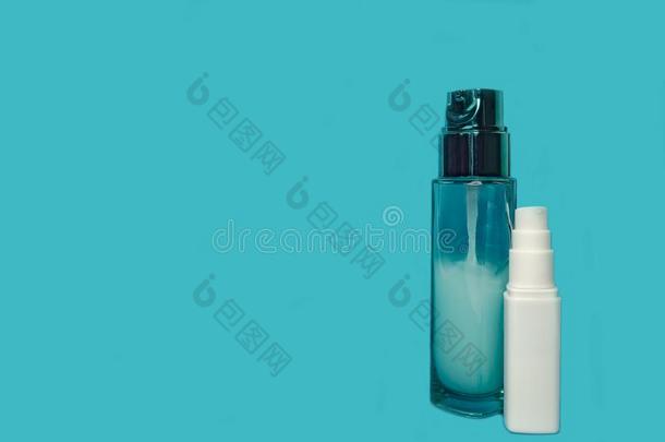 玻璃和塑料制品瓶子和化妆品血清配药师使隔离