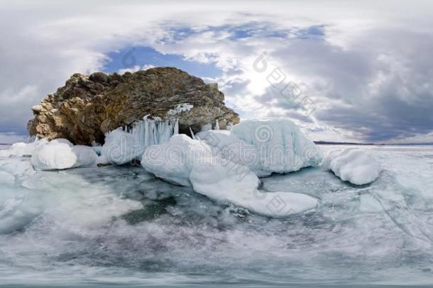 寒冷的岩石关于奥克洪岛是湖贝加尔湖.球形的<strong>360</strong>180VirtualReality虚拟现实