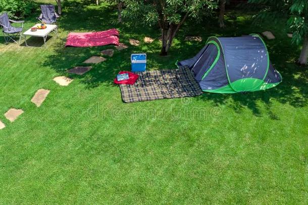 空气的顶看法关于野营地从在上面,帐篷和野营装备