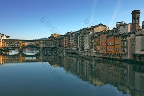 实心挑料杆旧桥和<strong>河边</strong>地区建筑物采用弗洛伦斯,意大利
