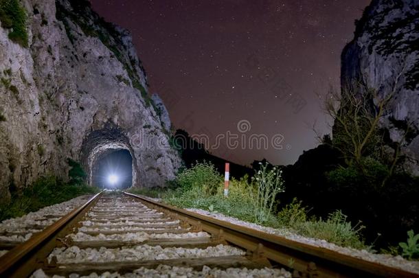 星夜向指已提到的人铁路