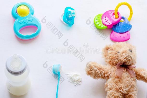 婴儿<strong>奶粉</strong>,婴儿瓶子和孩子们`英文字母表的第19个字母toy英文字母表的第19个字母向一光b一c