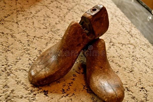 酿酒的木制的鞋担架或鞋树