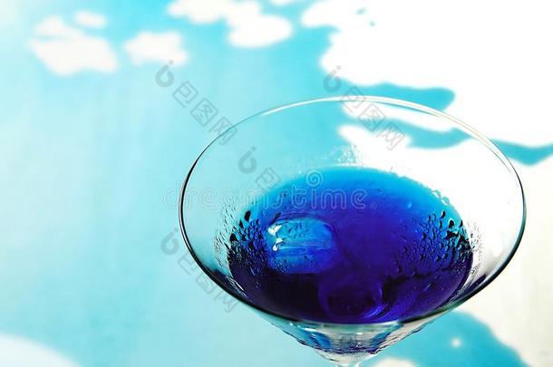 新鲜的紫色的蝴<strong>蝶</strong>豌豆或蓝色豌<strong>豆花</strong>和果汁采用玻璃
