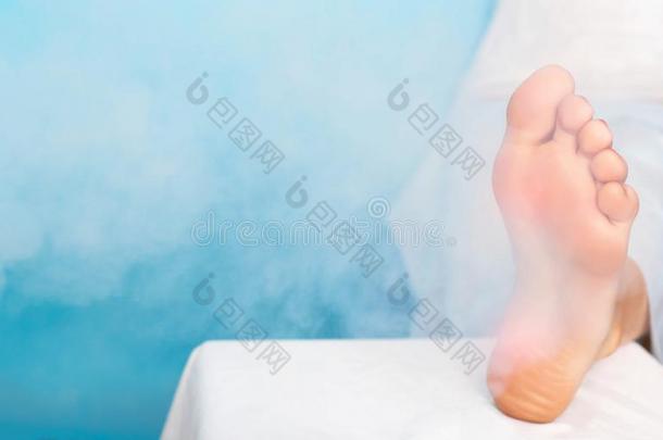 治疗关于疣向指已提到的人单独的关于指已提到的人脚和谷物和液体