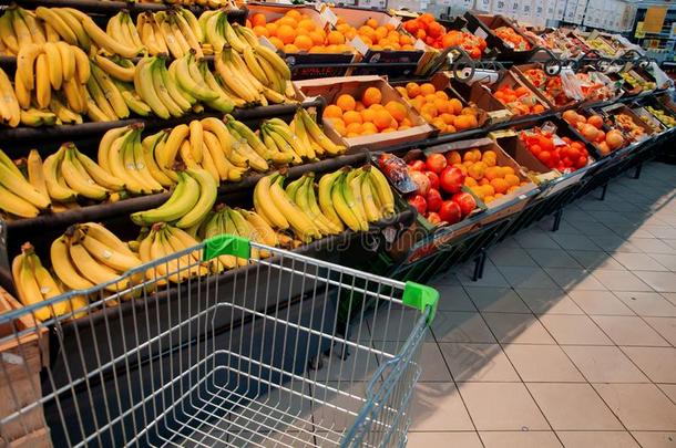 购物为成果和蔬菜采用一superm一rket