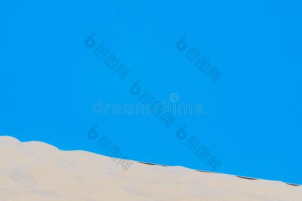 足球,排球,手球夏运动.沙的海滩向蓝色