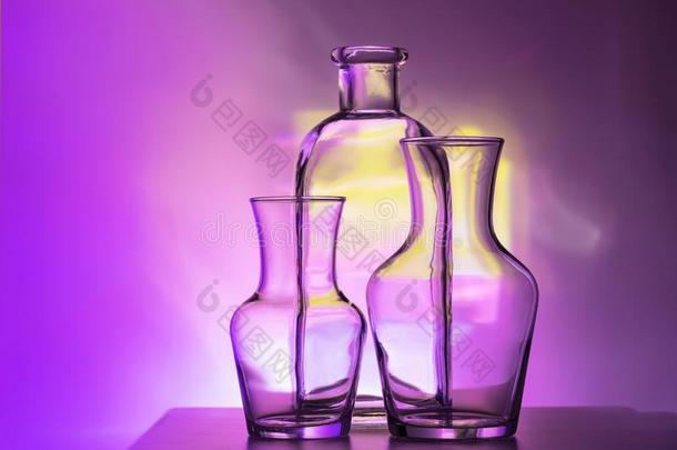 玻璃透明的餐具-瓶子关于不同的大小,num.三